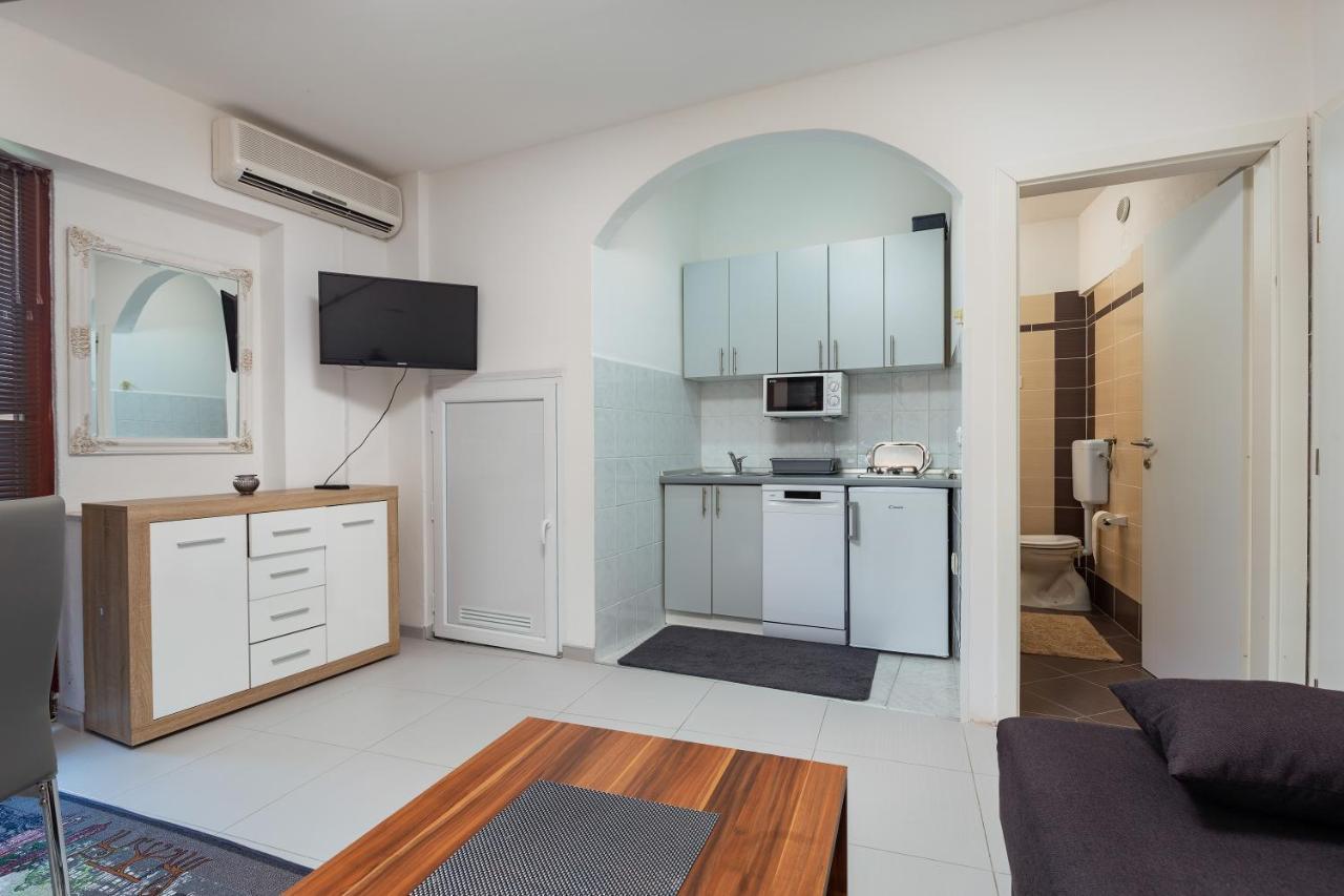 Top Central Apartments Pula Exterior photo