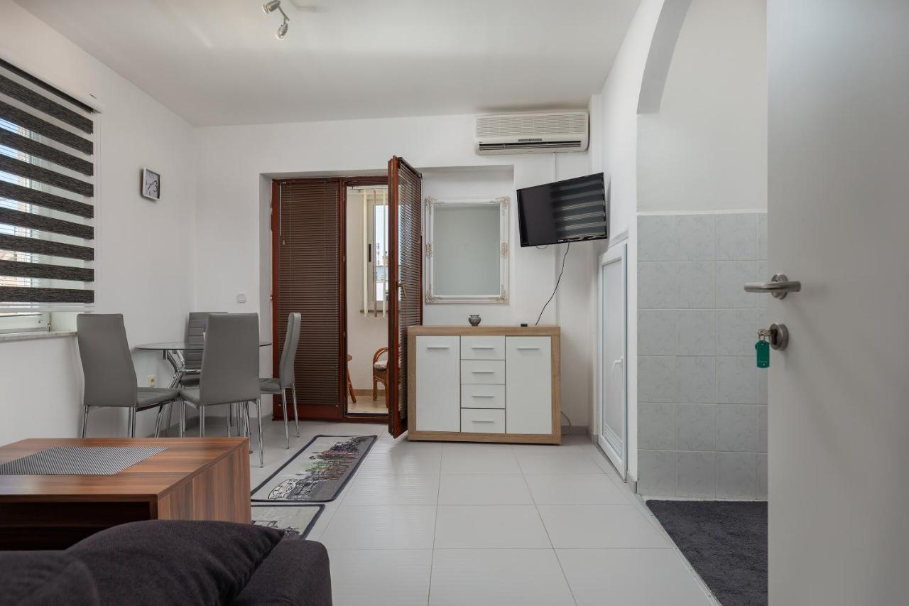 Top Central Apartments Pula Exterior photo