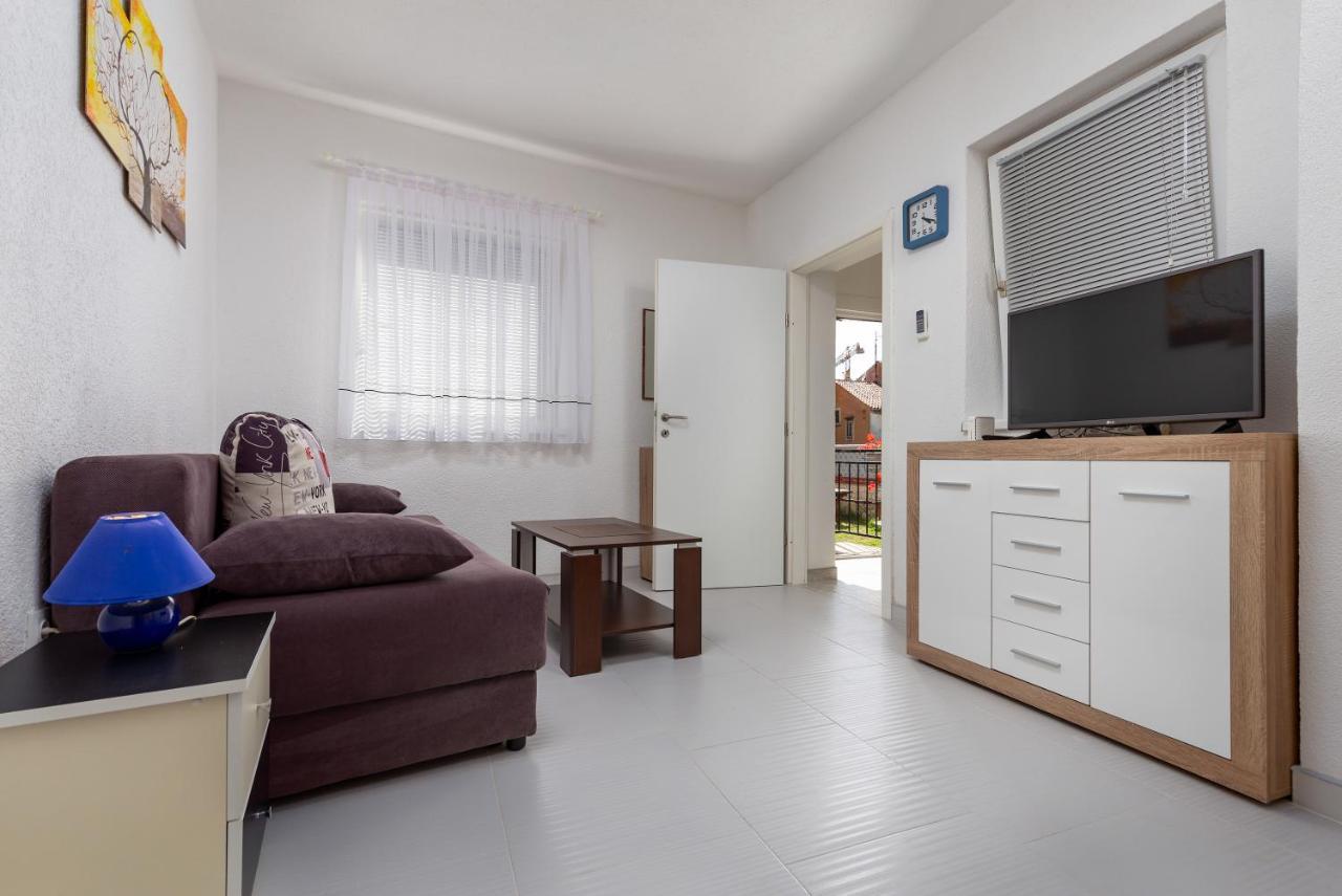 Top Central Apartments Pula Exterior photo