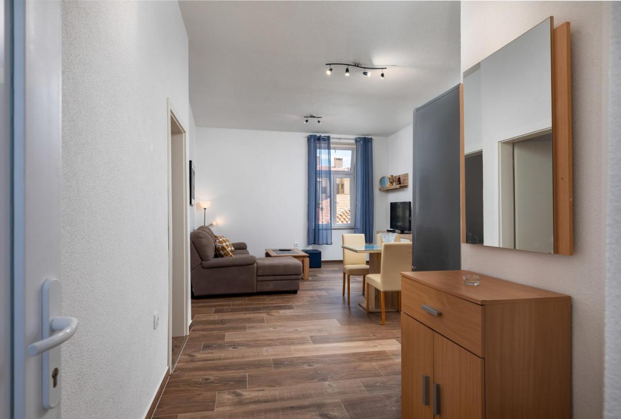Top Central Apartments Pula Exterior photo
