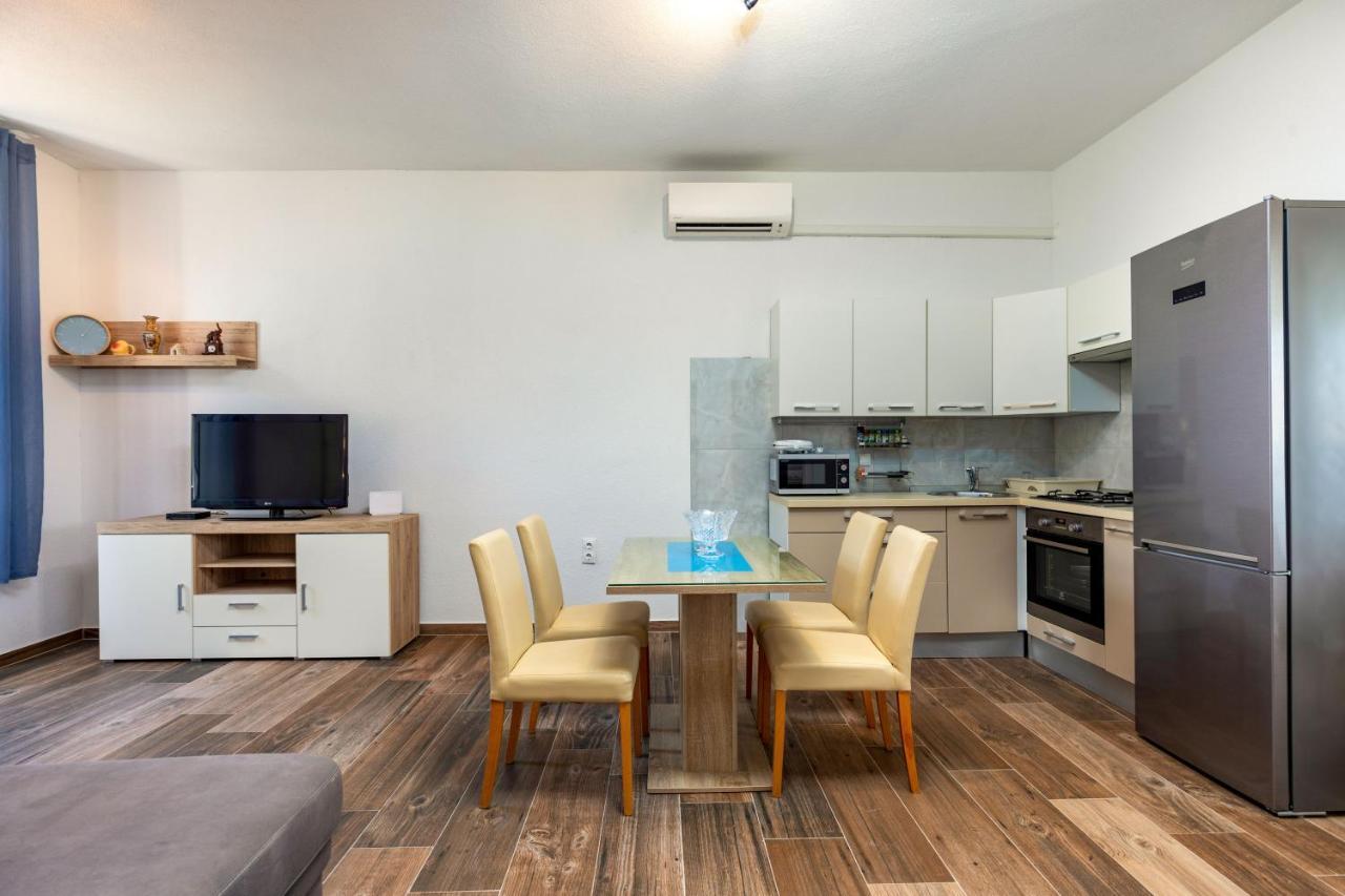 Top Central Apartments Pula Exterior photo
