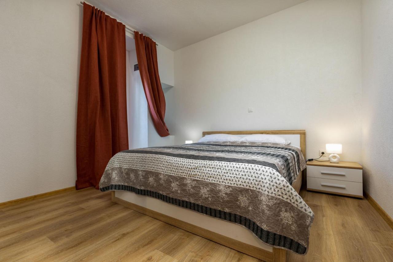 Top Central Apartments Pula Exterior photo