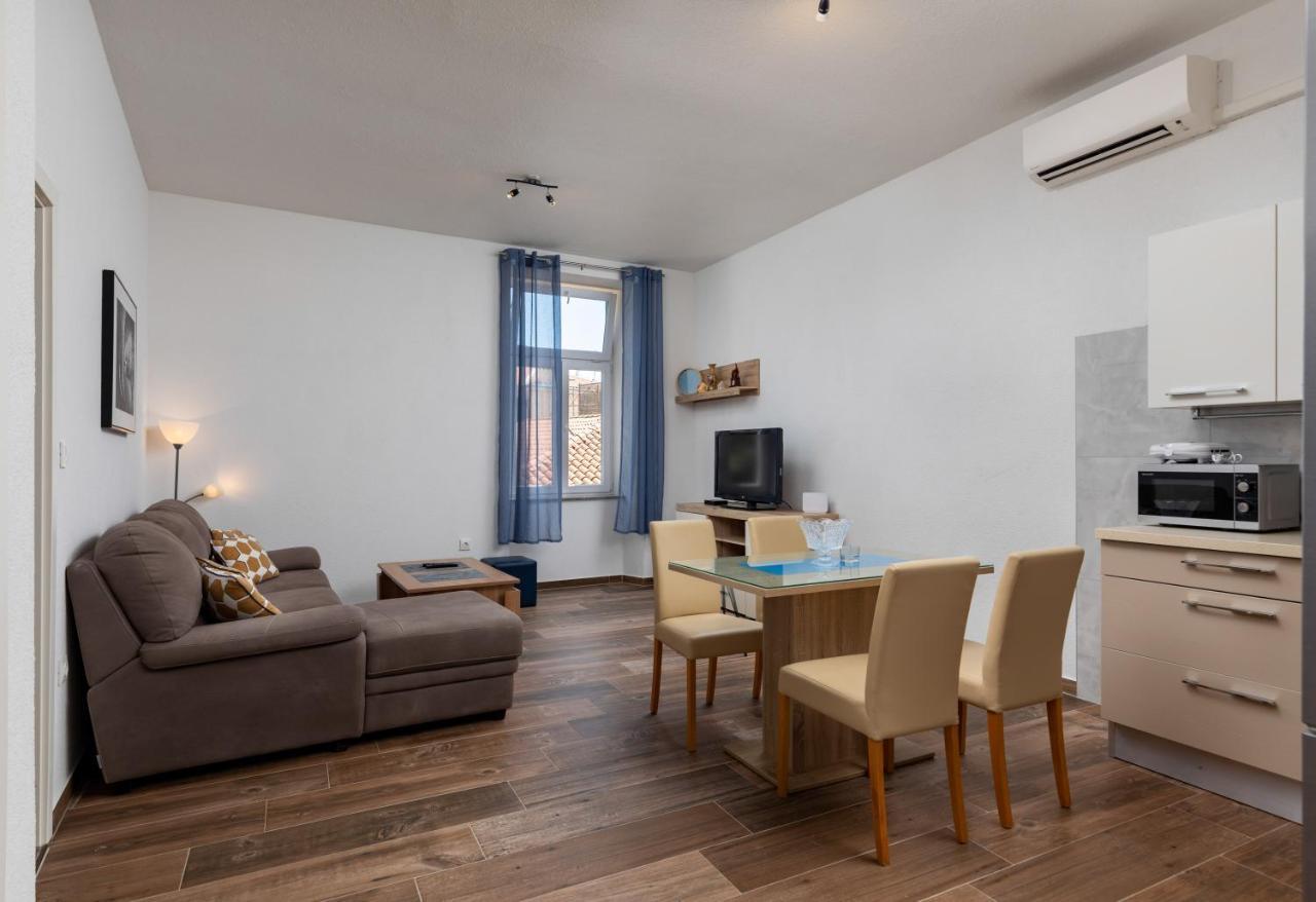 Top Central Apartments Pula Exterior photo