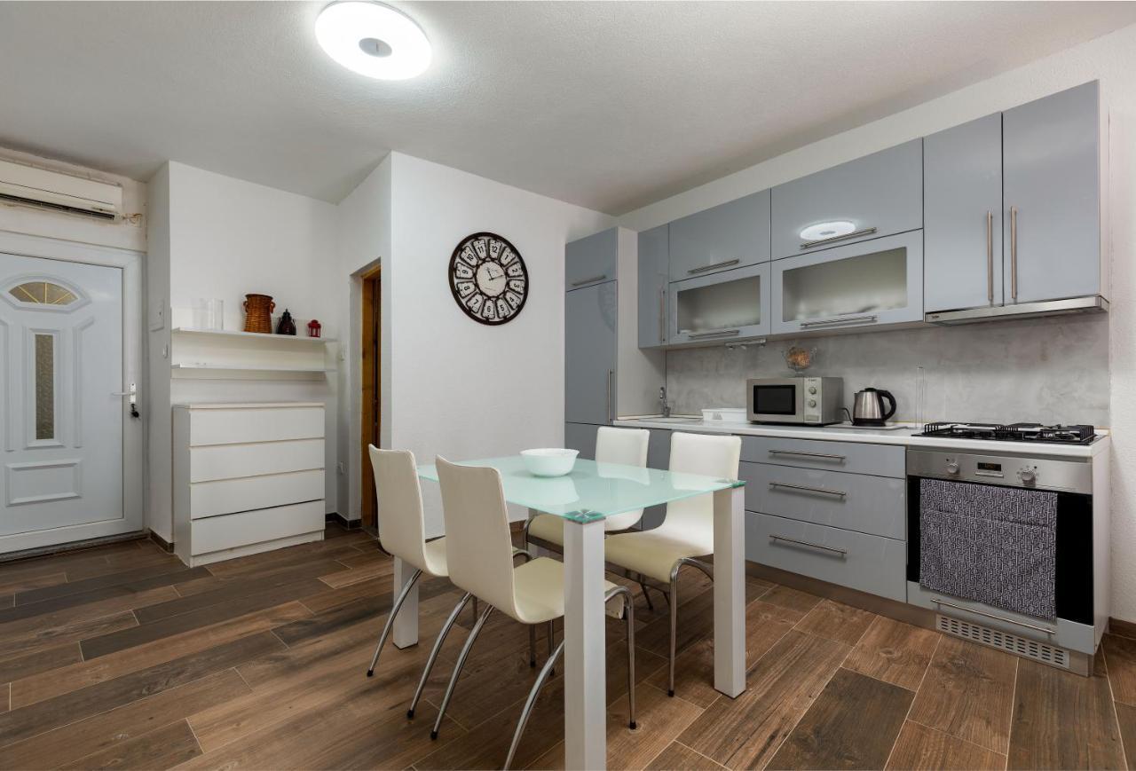 Top Central Apartments Pula Exterior photo